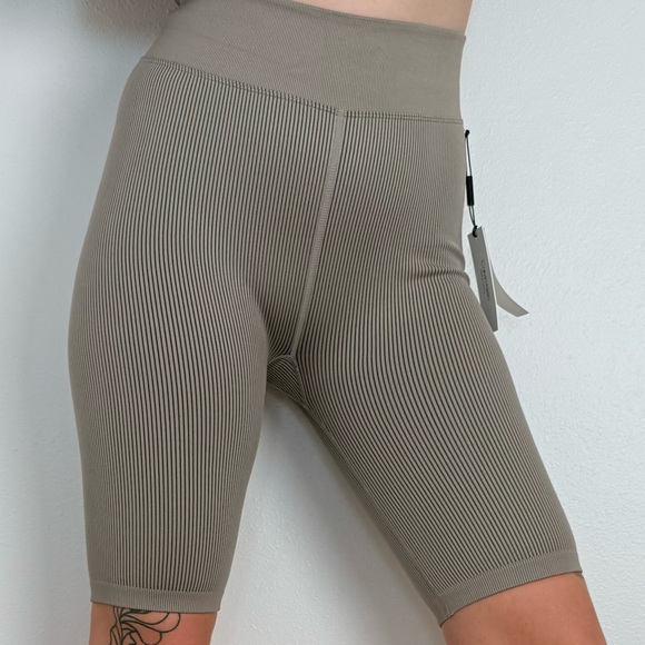 New Calvin Klein Performance 
​Ribbed Shapewear Shorts high waisted taupe color - Picture 5 of 10